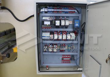 電控箱.jpg 電控箱.jpg