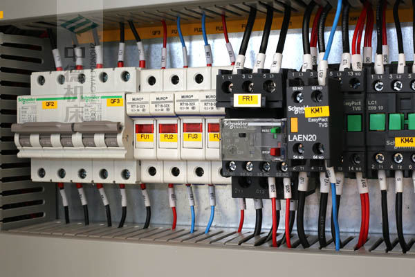 ZDPE8025采用法國(guó)進(jìn)口正品施耐德元?dú)饧€(wěn)定耐用壽命長(zhǎng).jpg ZDPE8025采用法國(guó)進(jìn)口正品施耐德元?dú)饧€(wěn)定耐用壽命長(zhǎng).jpg